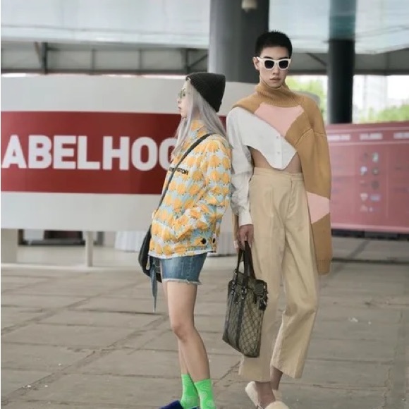 😎 Girls Fluff Yeah UGG slippers - Picture 4 of 12